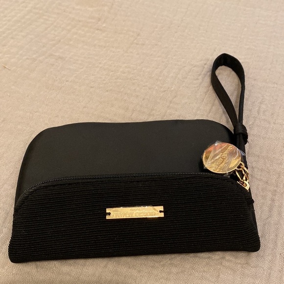 🍀🍀🍀 Giorgio Armani Beauty black wristlet bag . New. - Picture 7 of 8